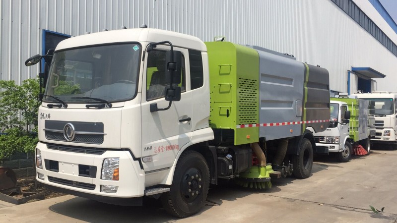 天錦干濕兩用掃路車 天錦干濕兩用掃路車圖片