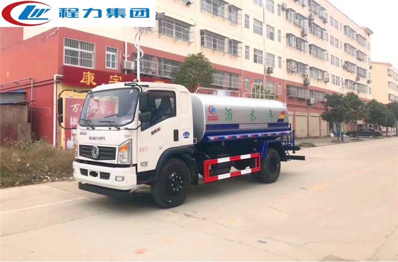 東風D912新款8-12方灑水車
