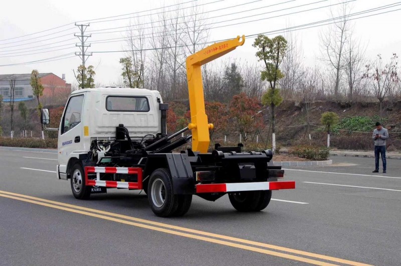 凱馬4方勾臂垃圾車
