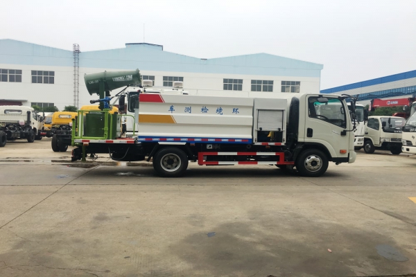 大運(yùn)多功能抑塵車(5噸、30米霧炮機(jī))圖片