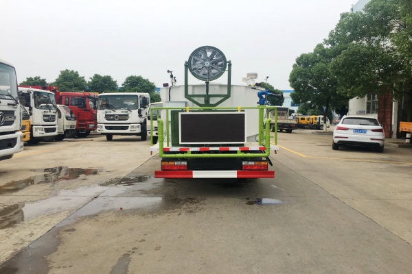 大運(yùn)多功能抑塵車(5噸、30米霧炮機(jī))圖片