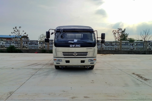 東風(fēng)大多利卡抑塵車(方形6.5噸、30-50米霧炮、單排駕駛室)