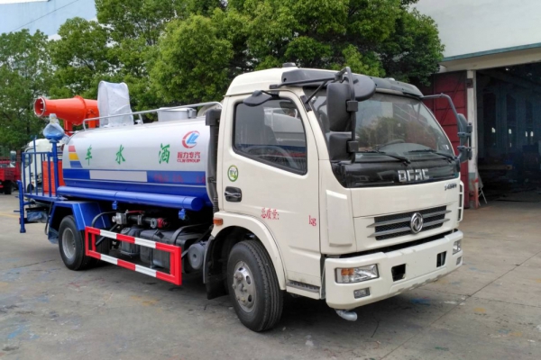東風(fēng)大多利卡霧炮車(8噸、30-40米噴霧機)