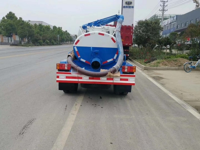凱馬2方藍(lán)牌吸糞車