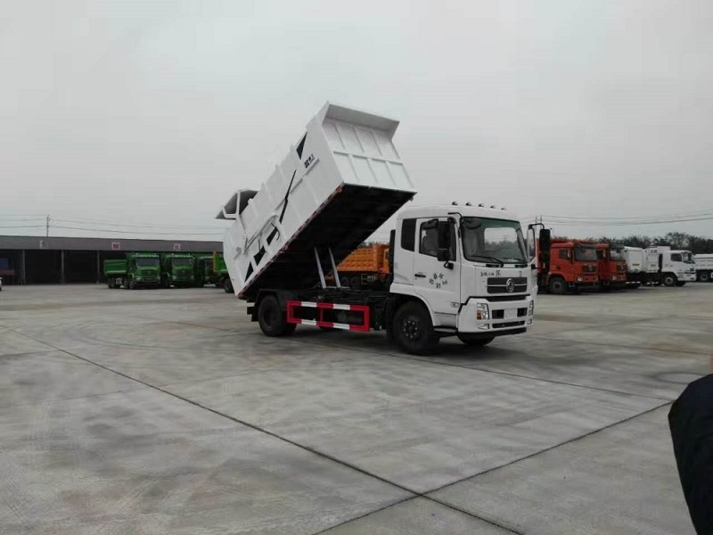 東風(fēng)天錦對(duì)接式垃圾車(chē)