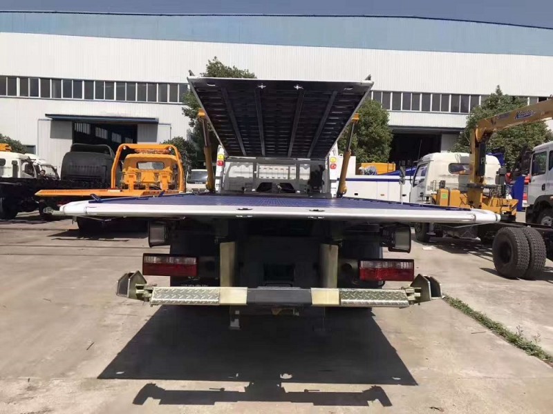 東風(fēng)D9一拖三清障車(chē)