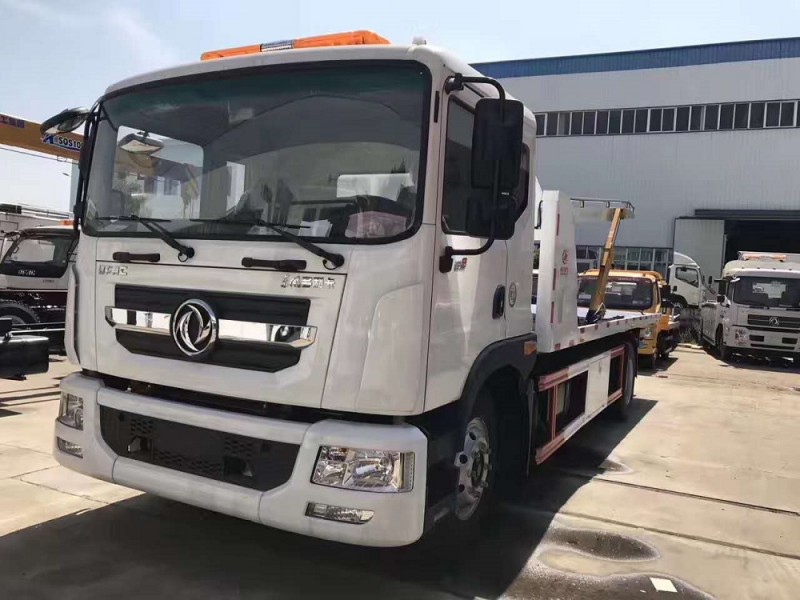 東風(fēng)D9一拖三清障車(chē)