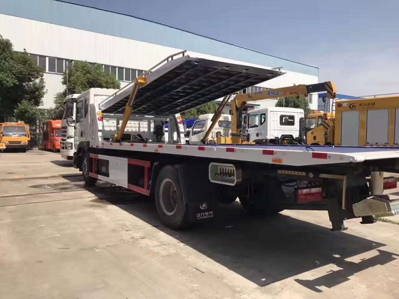 東風(fēng)D9一拖三清障車(chē)