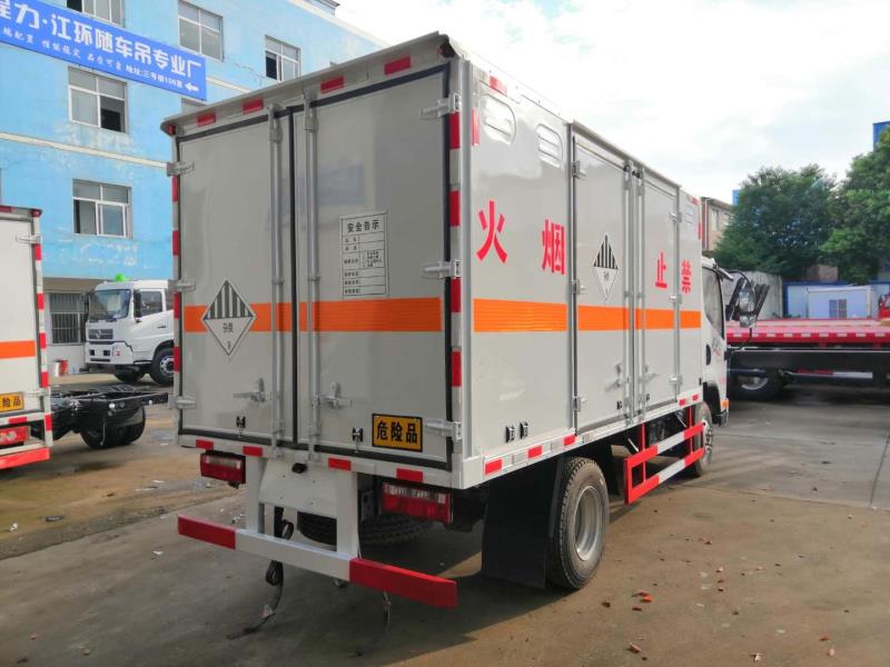 虎V雜項(xiàng)9類危險物品廂式運(yùn)輸車圖片