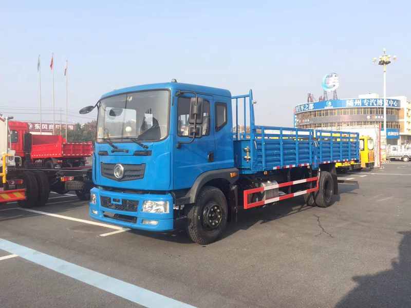 東風T3教練車